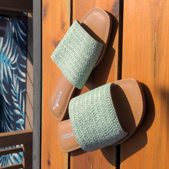 Soda Shoes - SODA Minty Rattan Beach Slides Wmns Sz 9